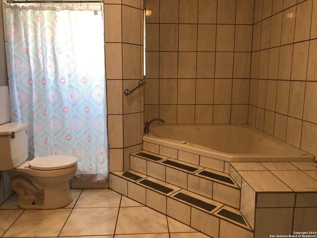 324 Rooster Dr, Pleasanton, TX 78064