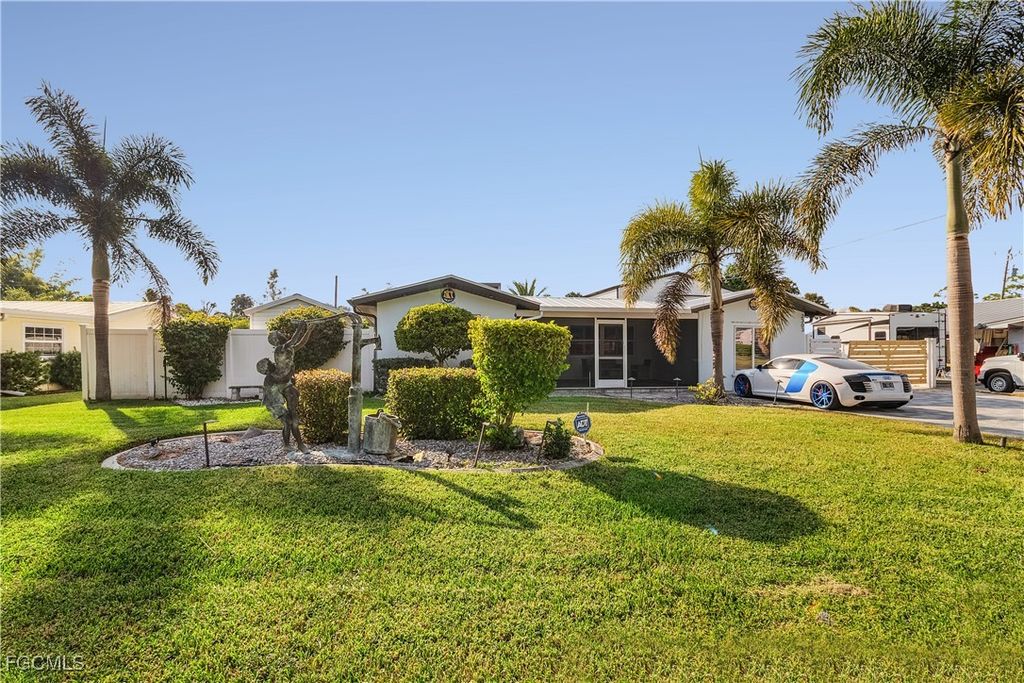 2303 Club House RD, North Fort Myers, FL 33917