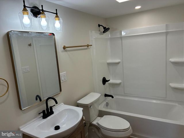 228 HAMILTON AVE, Waynesboro, PA 17268