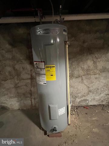 228 HAMILTON AVE, Waynesboro, PA 17268