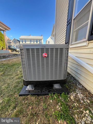 228 HAMILTON AVE, Waynesboro, PA 17268