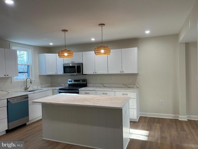 228 HAMILTON AVE, Waynesboro, PA 17268