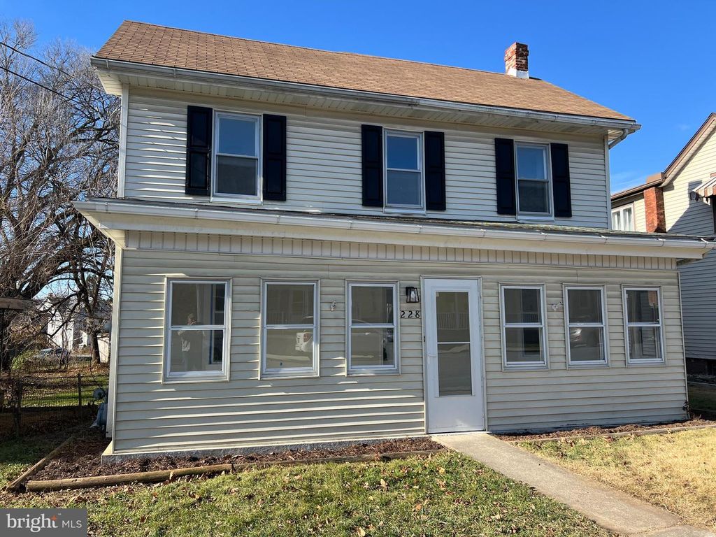 228 HAMILTON AVE, Waynesboro, PA 17268