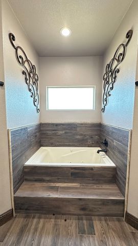 7418 E County Rd 93, Midland, TX 79706