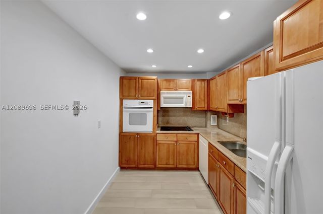 90 Edgewater Dr 327, Coral Gables, FL 33133