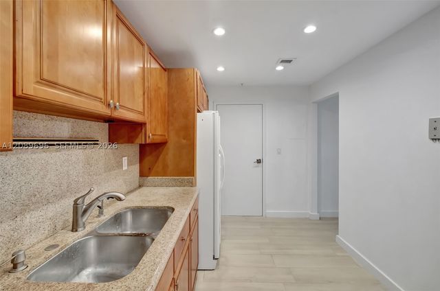 90 Edgewater Dr 327, Coral Gables, FL 33133