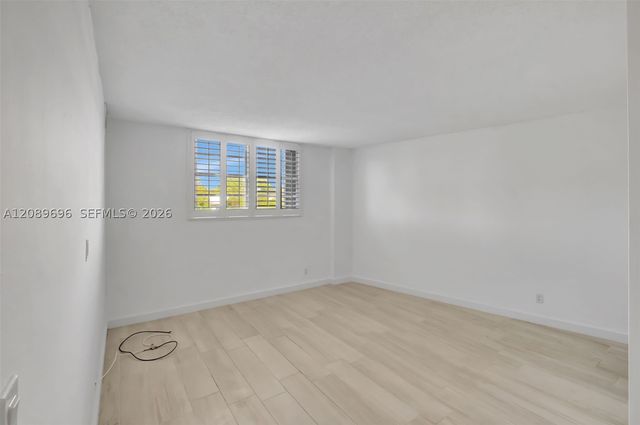 90 Edgewater Dr 327, Coral Gables, FL 33133