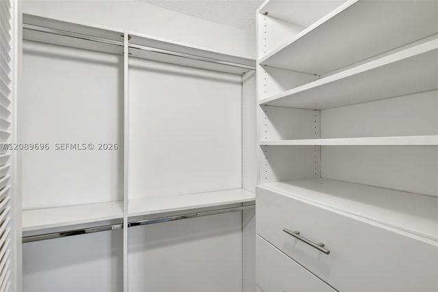 90 Edgewater Dr 327, Coral Gables, FL 33133