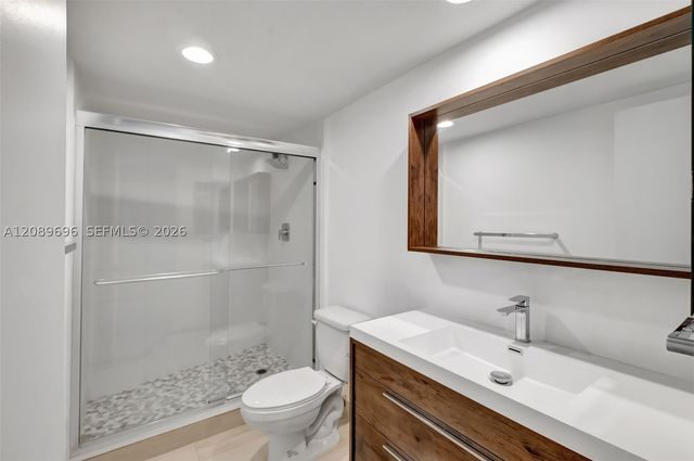 90 Edgewater Dr 327, Coral Gables, FL 33133