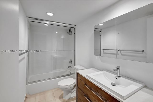 90 Edgewater Dr 327, Coral Gables, FL 33133