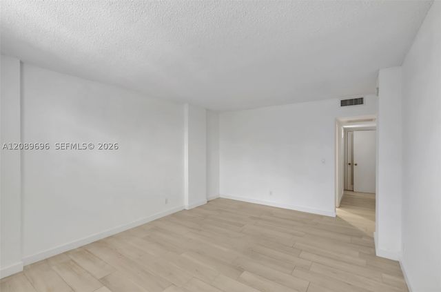90 Edgewater Dr 327, Coral Gables, FL 33133
