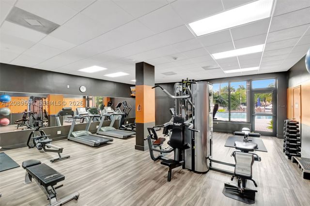 90 Edgewater Dr 327, Coral Gables, FL 33133