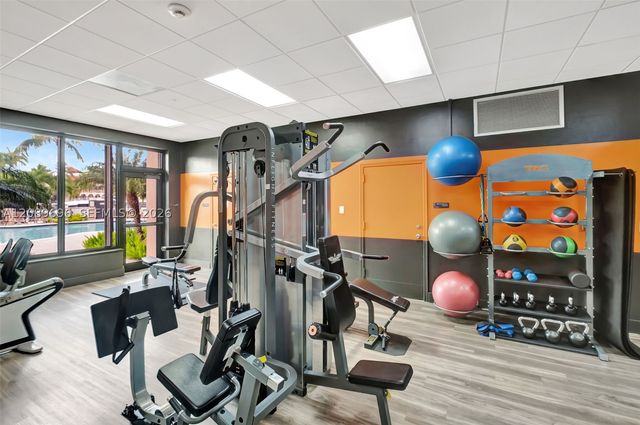 90 Edgewater Dr 327, Coral Gables, FL 33133