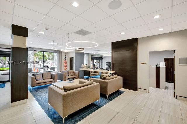 90 Edgewater Dr 327, Coral Gables, FL 33133