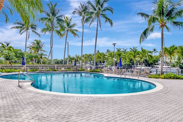 90 Edgewater Dr 327, Coral Gables, FL 33133