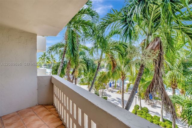 90 Edgewater Dr 327, Coral Gables, FL 33133