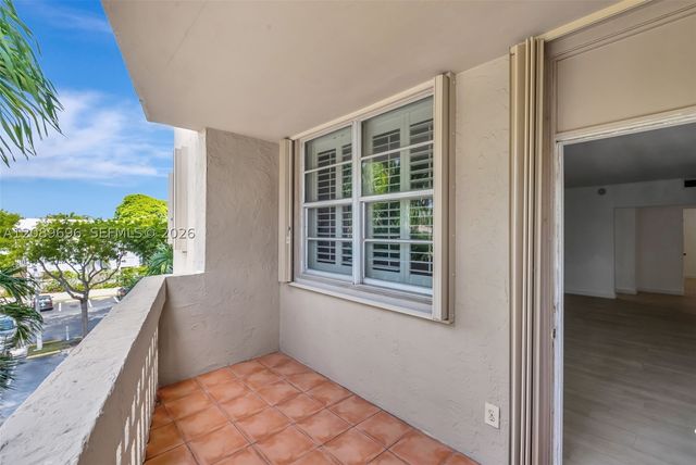 90 Edgewater Dr 327, Coral Gables, FL 33133