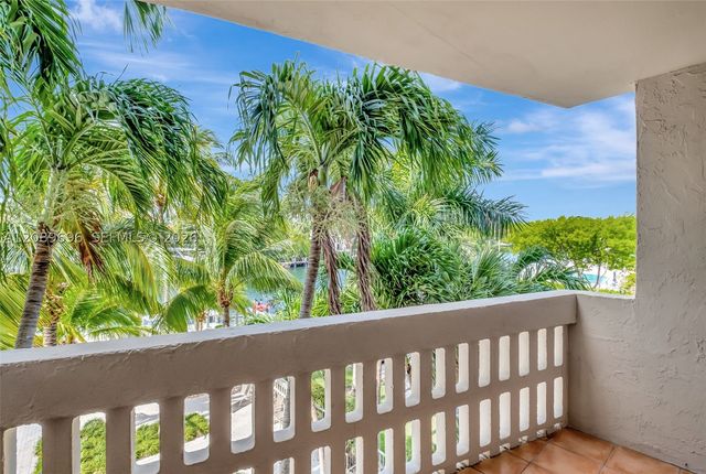 90 Edgewater Dr 327, Coral Gables, FL 33133