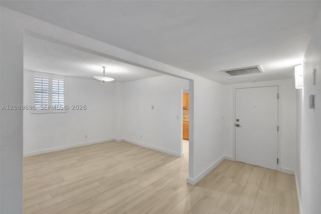 90 Edgewater Dr 327, Coral Gables, FL 33133