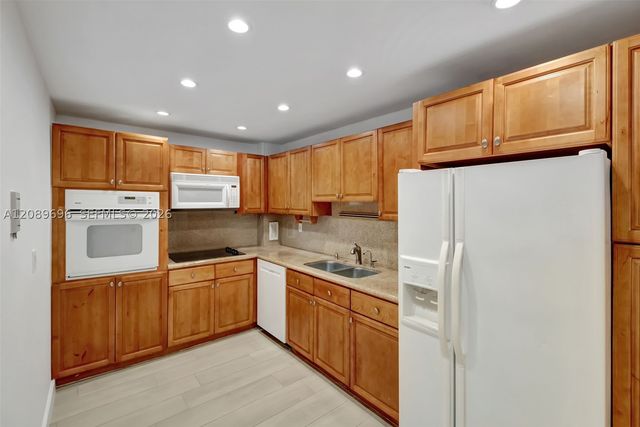 90 Edgewater Dr 327, Coral Gables, FL 33133