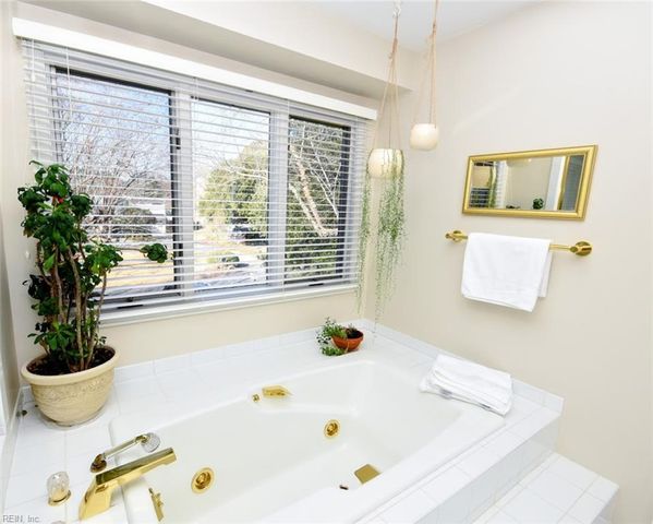 425 Maryland Court CT, Virginia Beach, VA 23451