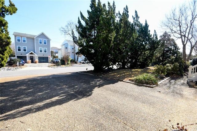 425 Maryland Court CT, Virginia Beach, VA 23451