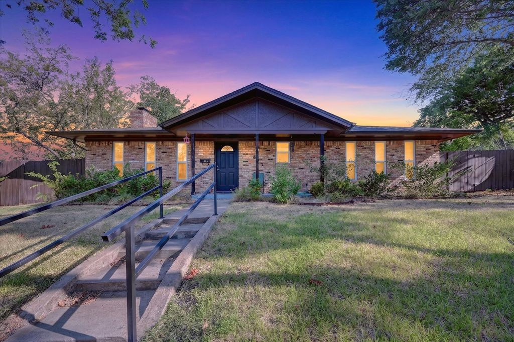 822 Cambridge Place, Grand Prairie, TX 75051 — exterior