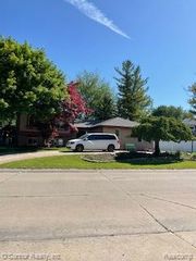39480 Baroque Boulevard, Clinton Charter Township, MI 48038