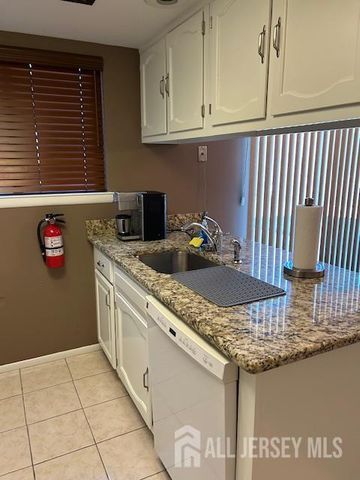 180-B Mimosa Plaza Plaza, Monroe, NJ 08831