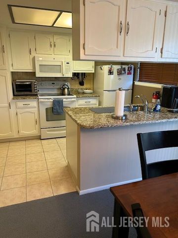 180-B Mimosa Plaza Plaza, Monroe, NJ 08831