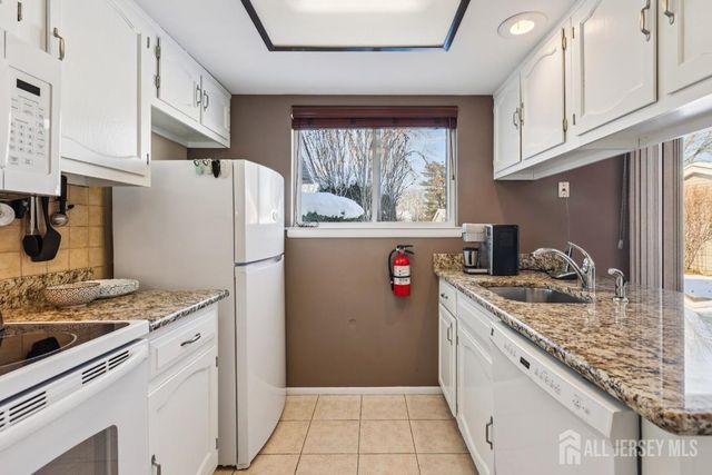 180-B Mimosa Plaza Plaza, Monroe, NJ 08831