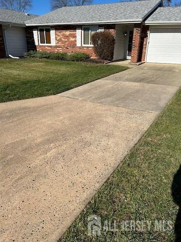 180-B Mimosa Plaza Plaza, Monroe, NJ 08831