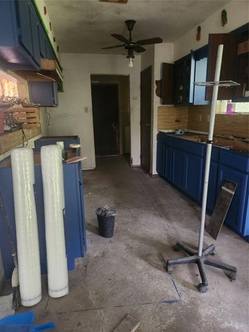 748 County Road 296d, Alvin, TX 77511