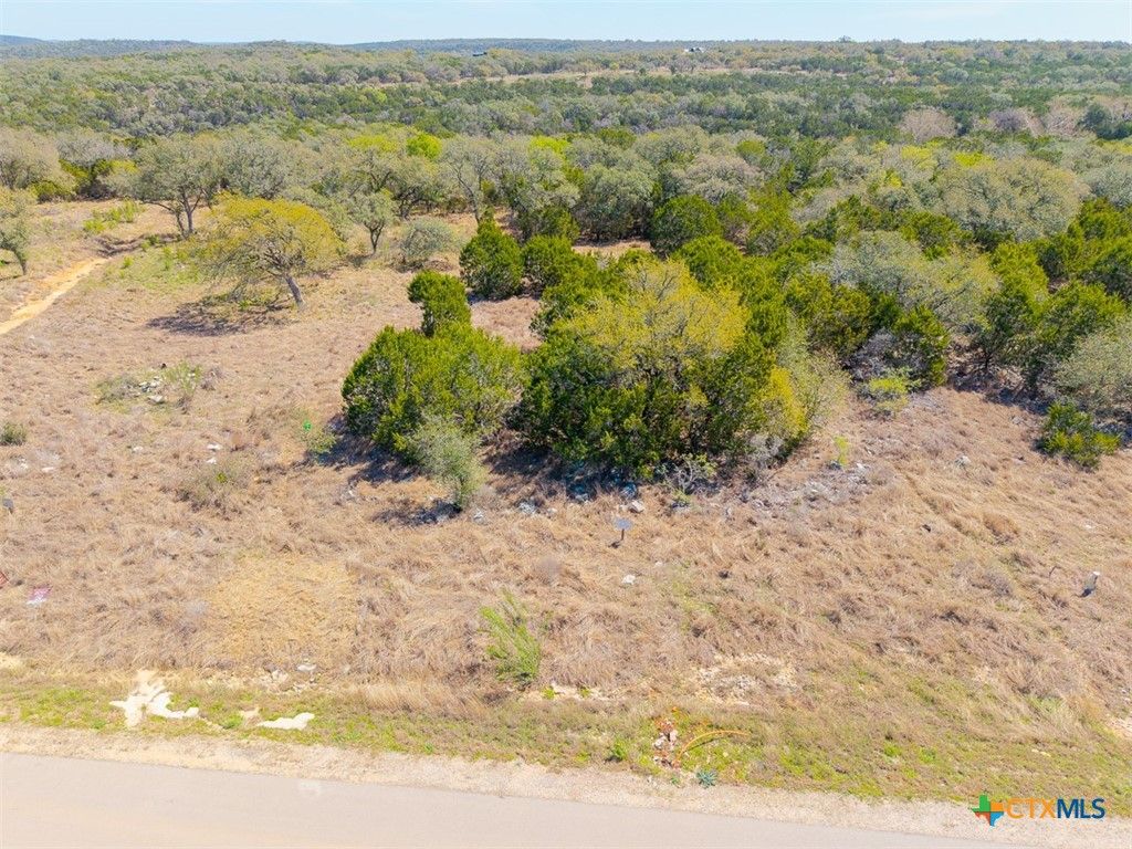 Image 5 of property listing at 1412 powder ridge rd, New Braunfels, TX 78132