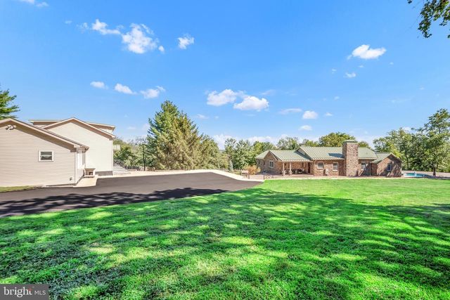 1851 MEETINGHOUSE RD, Warminster, PA 18974