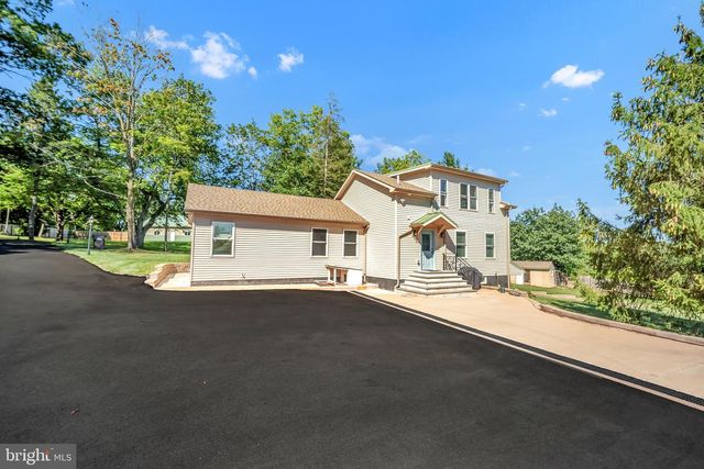1851 MEETINGHOUSE RD, Warminster, PA 18974