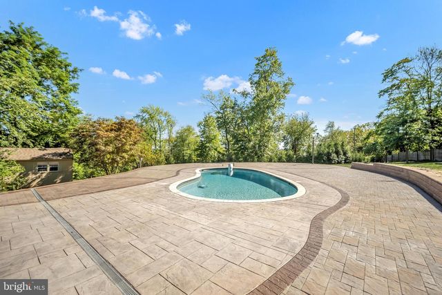 1851 MEETINGHOUSE RD, Warminster, PA 18974