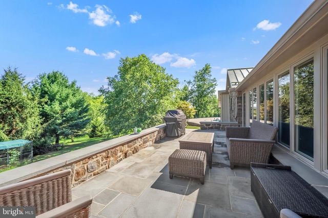 1851 MEETINGHOUSE RD, Warminster, PA 18974