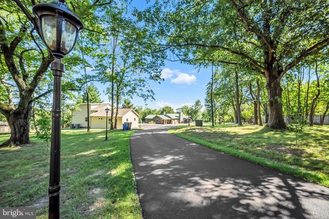 1851 MEETINGHOUSE RD, Warminster, PA 18974