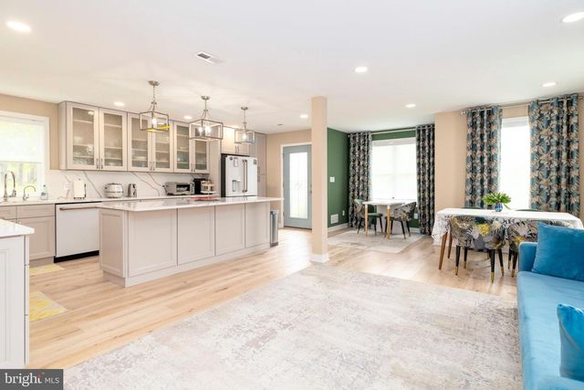 1851 MEETINGHOUSE RD, Warminster, PA 18974