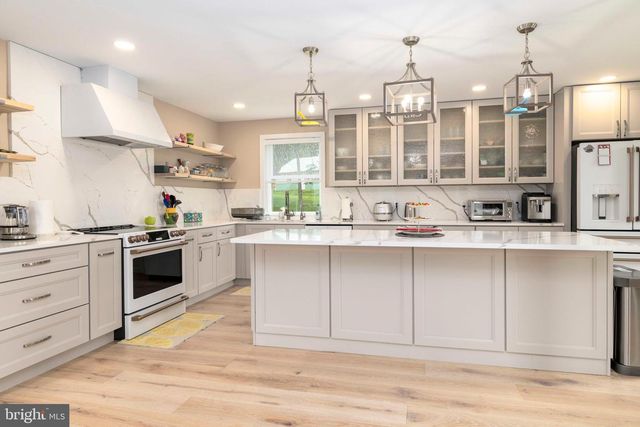 1851 MEETINGHOUSE RD, Warminster, PA 18974