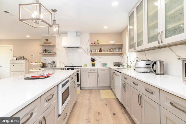 1851 MEETINGHOUSE RD, Warminster, PA 18974
