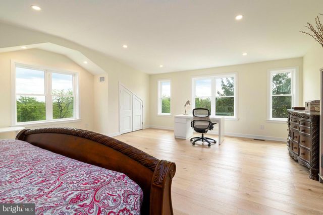 1851 MEETINGHOUSE RD, Warminster, PA 18974