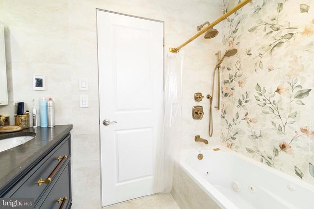 1851 MEETINGHOUSE RD, Warminster, PA 18974