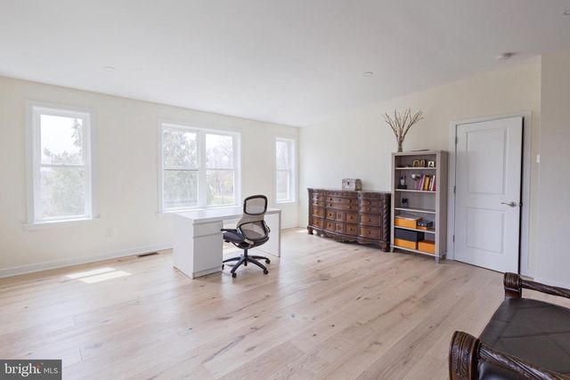 1851 MEETINGHOUSE RD, Warminster, PA 18974