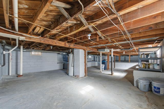 345 S Holyoke St, Wichita, KS 67218