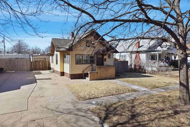 345 S Holyoke St, Wichita, KS 67218