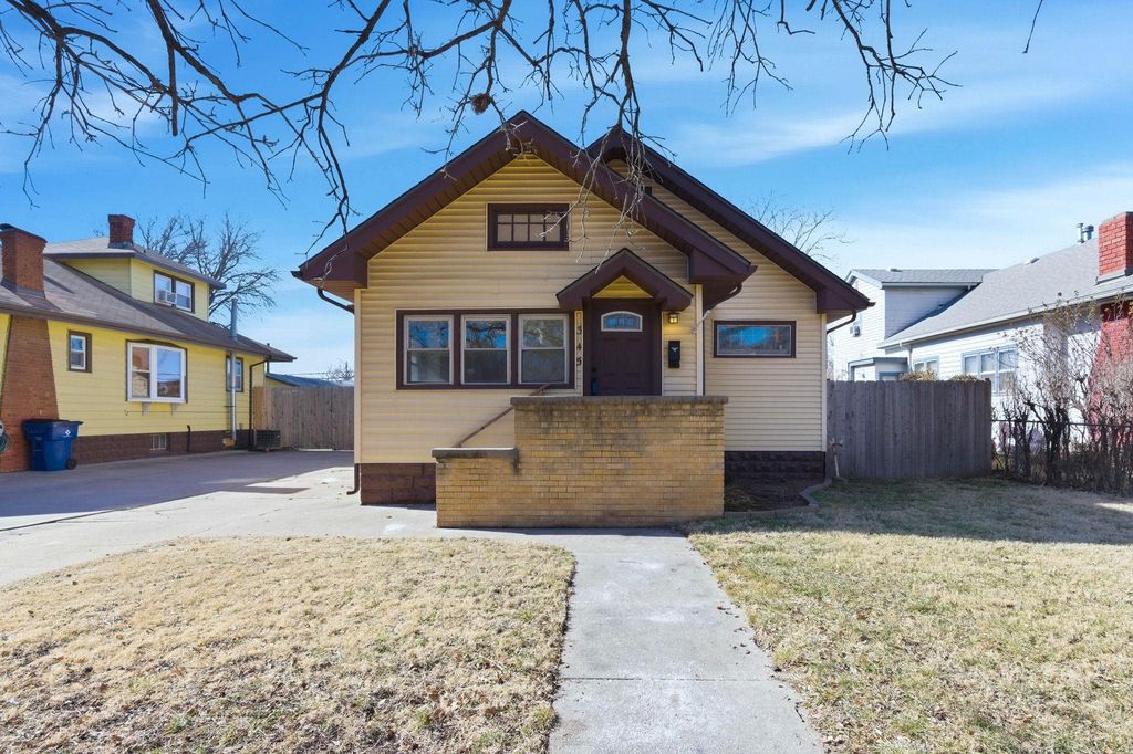 345 S Holyoke St, Wichita, KS 67218