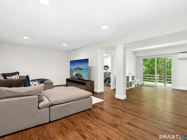 9 Nursery Court, Norwalk, CT 06850