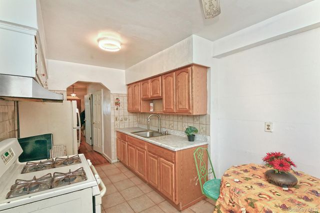 3617 Laconia Avenue, Bronx, NY 10469